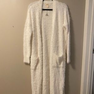 Kaisley White Fuzza Cardigan Size Large NWT